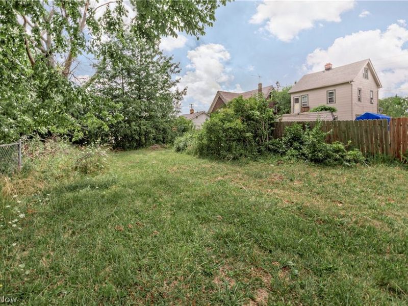 14816 Lotus Drive, Cleveland, OH 44128 Photo 5