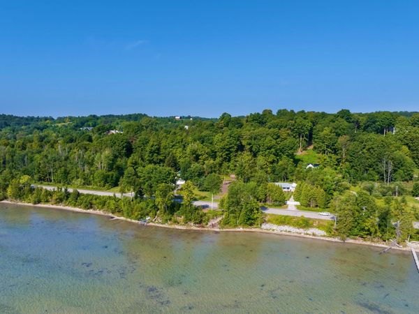 4800 West Bay Shore Drive S, Suttons Bay, MI 49682