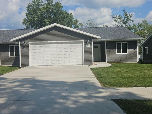 1411 13th Street , Belle Plaine, IA 52208