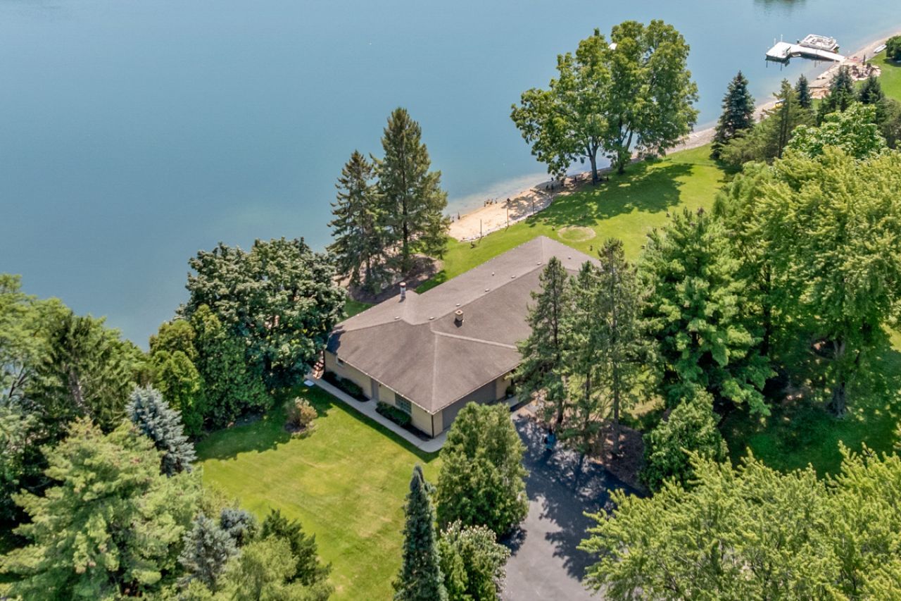 2720 N Bayview Lane, McHenry, IL 60051