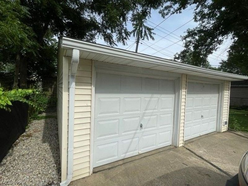 470 Chestnut Drive, Berea, OH 44017 Photo 2