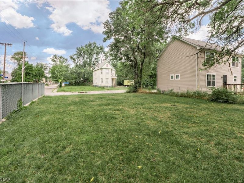 7902 Melrose Avenue, Cleveland, OH 44103 Photo 4