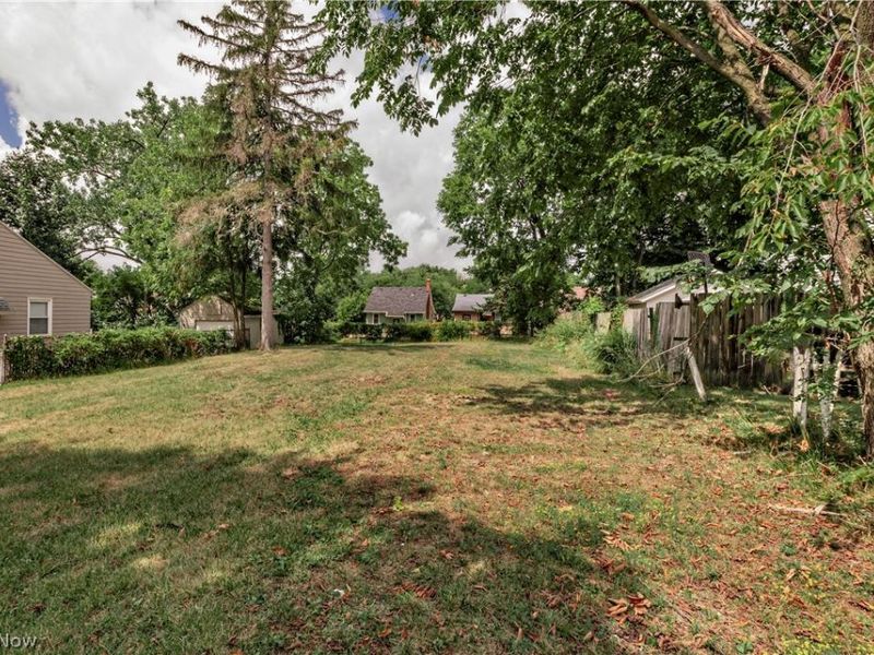 4292 E 163 Street, Cleveland, OH 44128 Photo 2