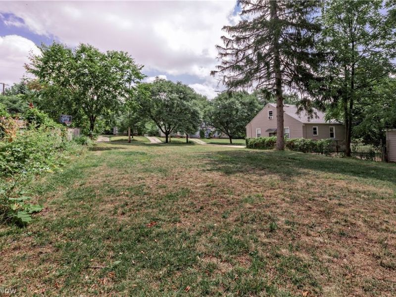 4292 E 163 Street, Cleveland, OH 44128 Photo 3