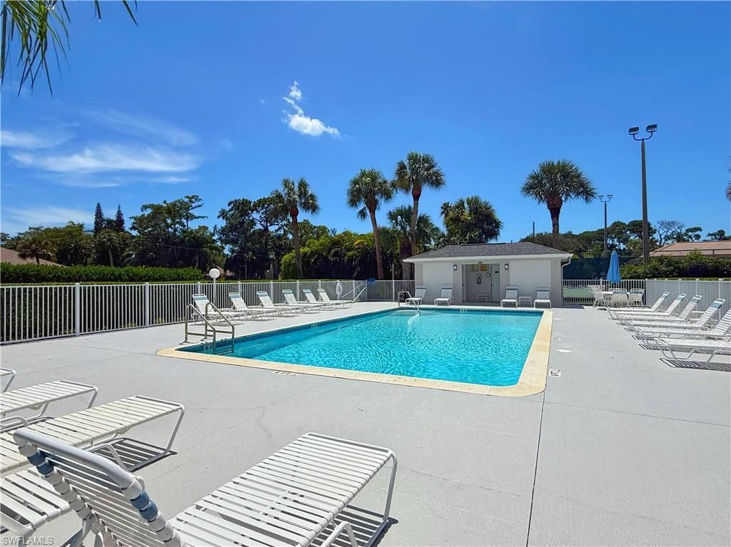 1310 Charleston Square Dr, Unit 101, Naples, FL 34110 Photo