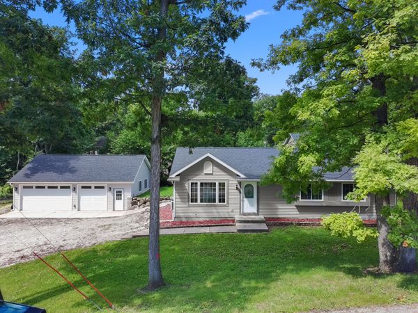 N3341 Iris Rd, Geneva, WI 53147