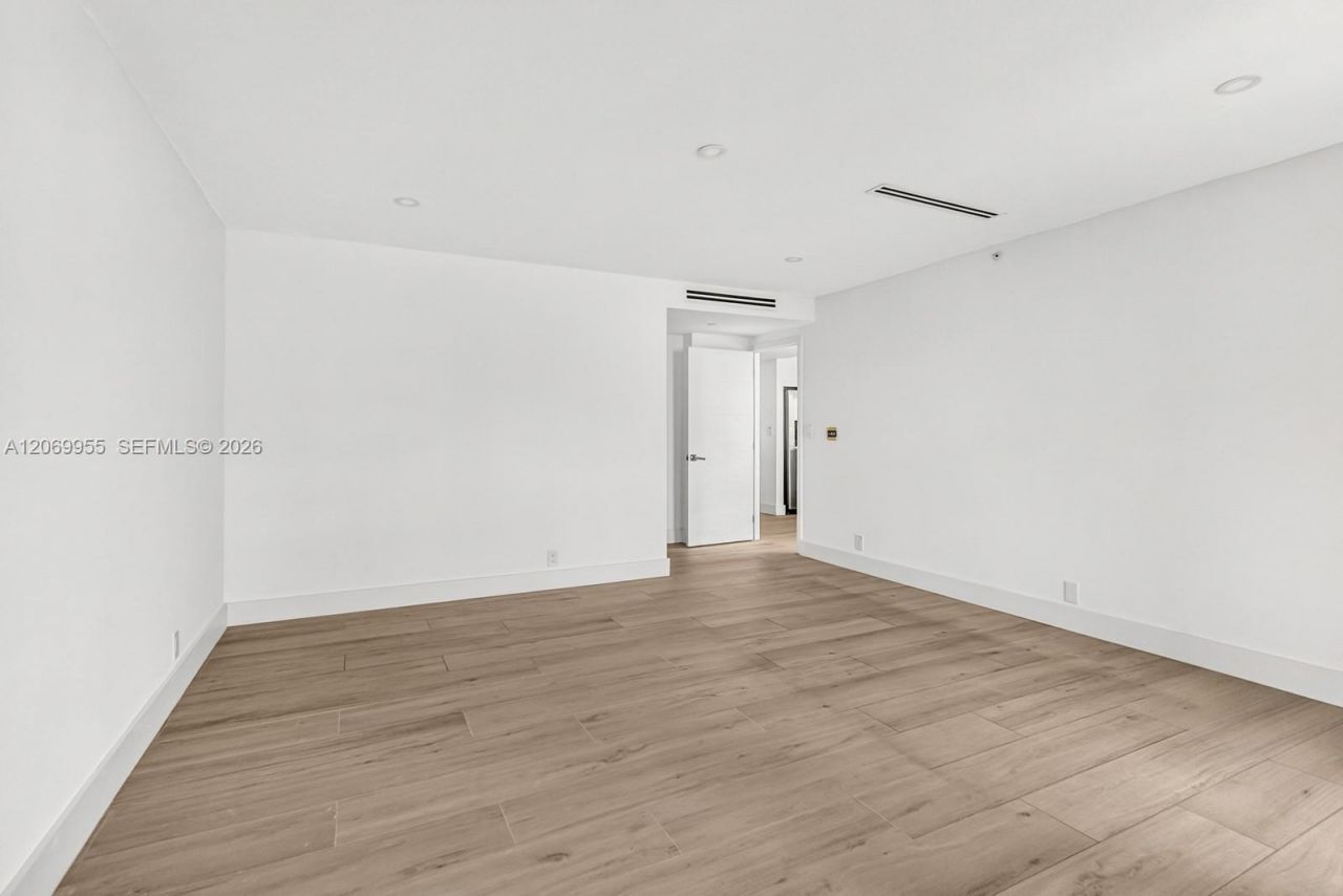 251 Crandon Blvd , Unit 210, Key Biscayne, FL 33149 Photo