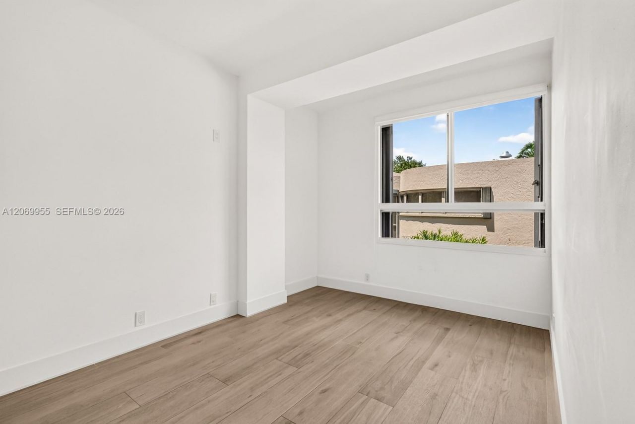 251 Crandon Blvd , Unit 210, Key Biscayne, FL 33149 Photo