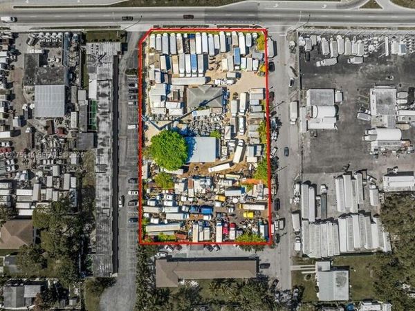 8975 NW 27th Ave , Miami, FL 33147