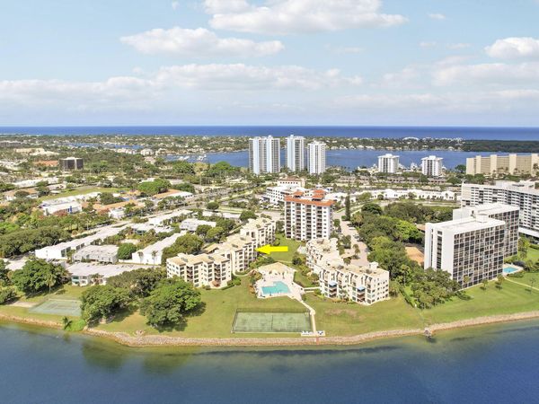 372 Golfview Road, Unit 403, North Palm Beach, FL 33408