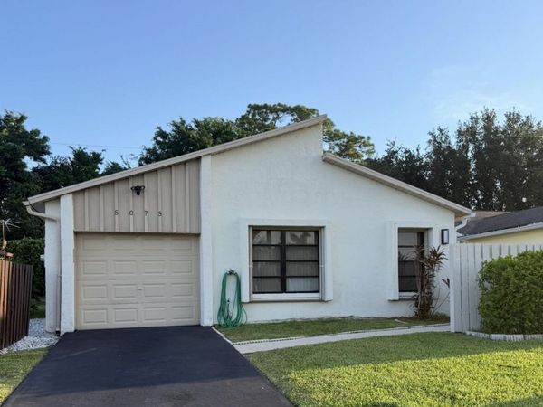 5075 Mirror Lakes Boulevard, Boynton Beach, FL 33472