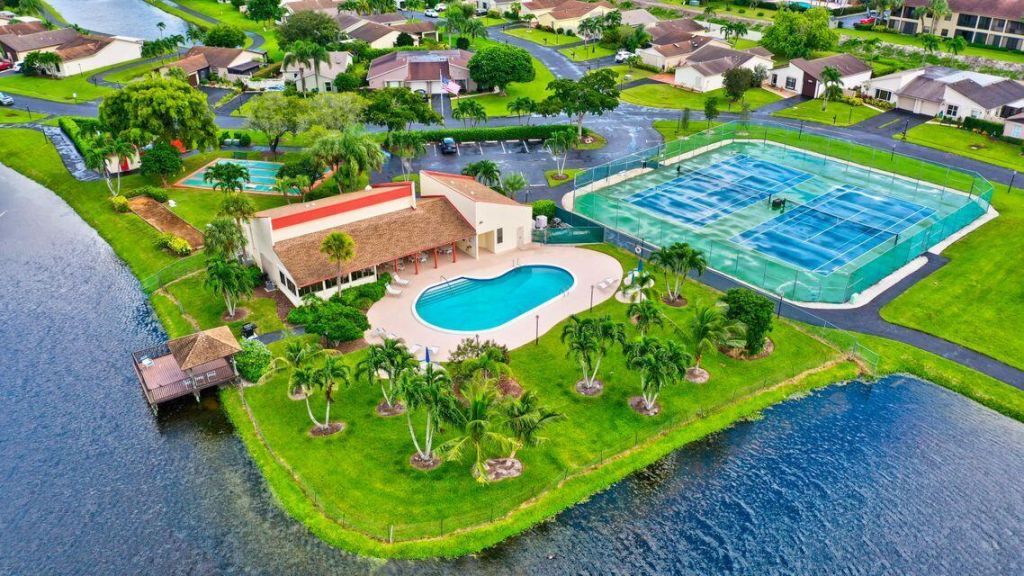 5075 Mirror Lakes Boulevard, Boynton Beach, FL 33472 Photo
