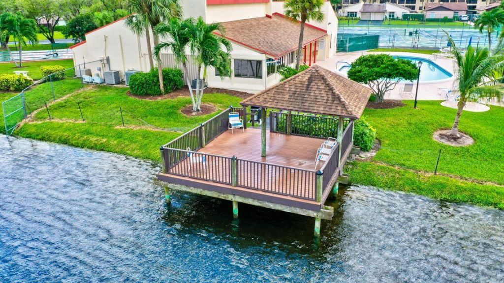 5075 Mirror Lakes Boulevard, Boynton Beach, FL 33472 Photo