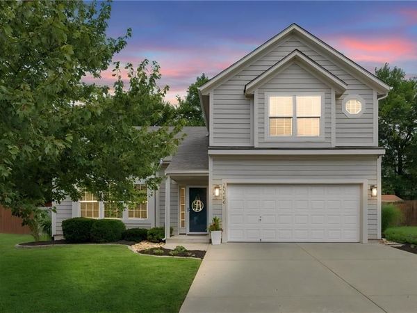 20456 W 220th Terrace, Spring Hill, KS 66083