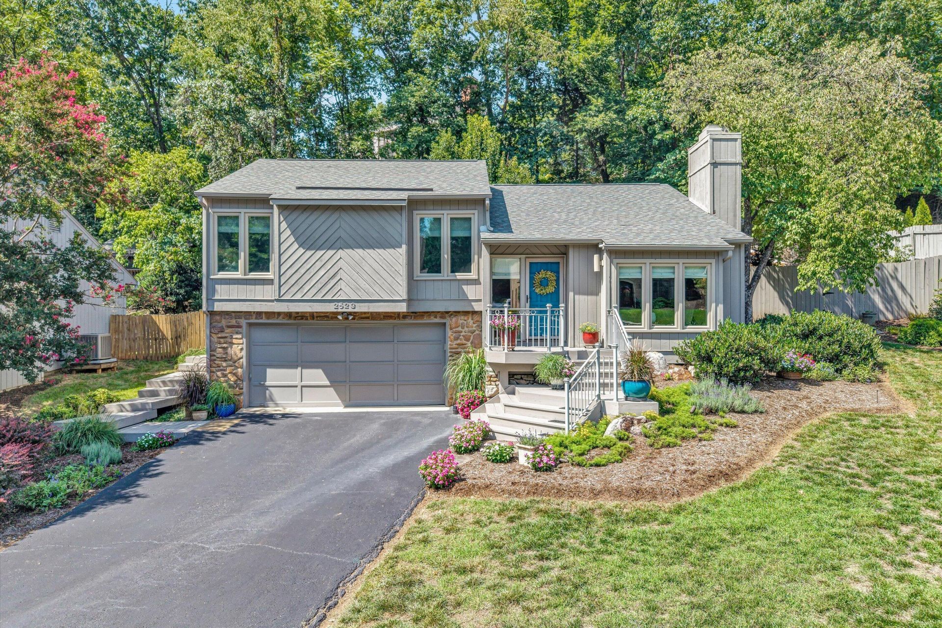 2523 Hollowdale Dr, Roanoke, VA 24018 Main Photo