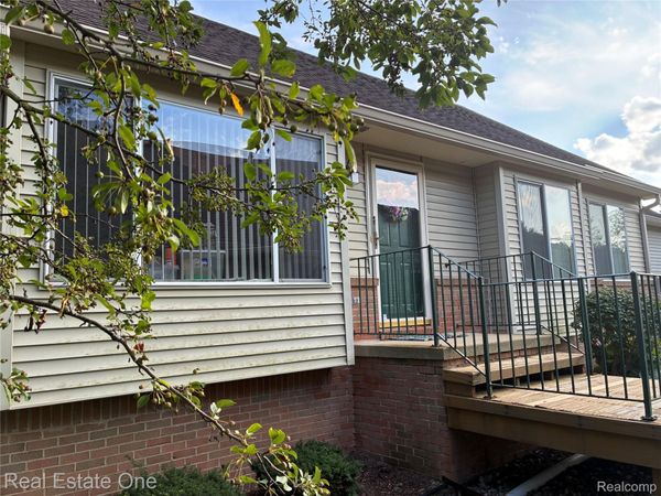 1040 Bird Song Lane Lane , Milford Village, Mi 48381