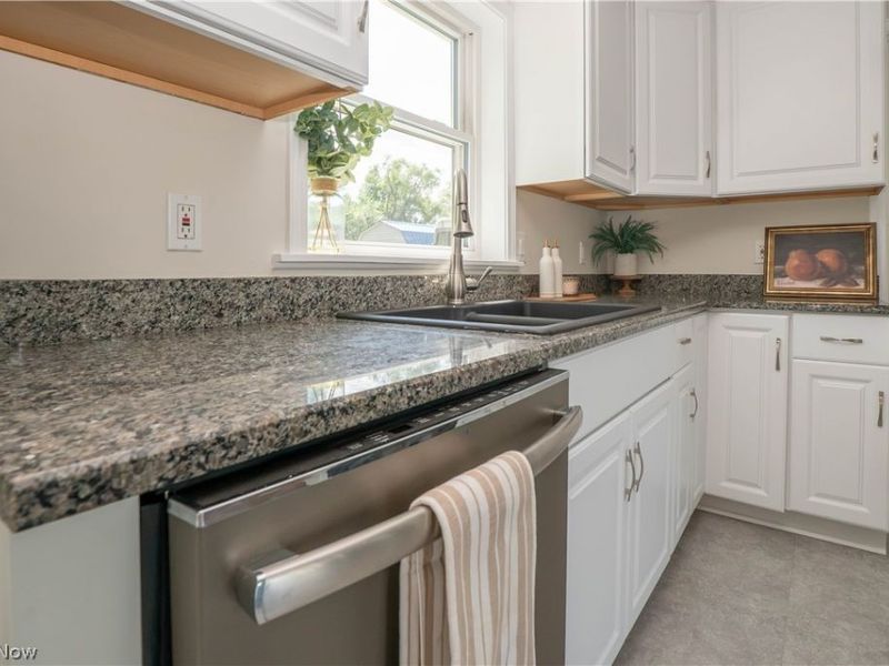 592 Frost Road, Streetsboro, OH 44241 Photo 10
