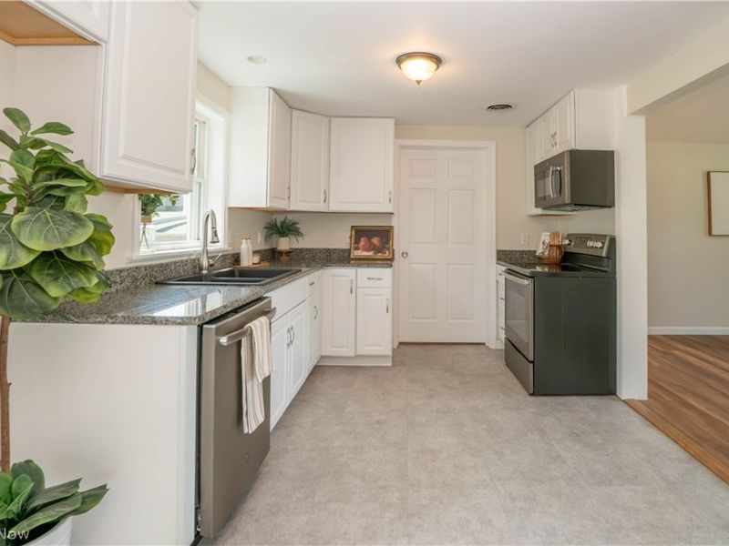 592 Frost Road, Streetsboro, OH 44241 Photo 9