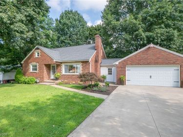 1215 Easton Street NE, Canton, OH 44721