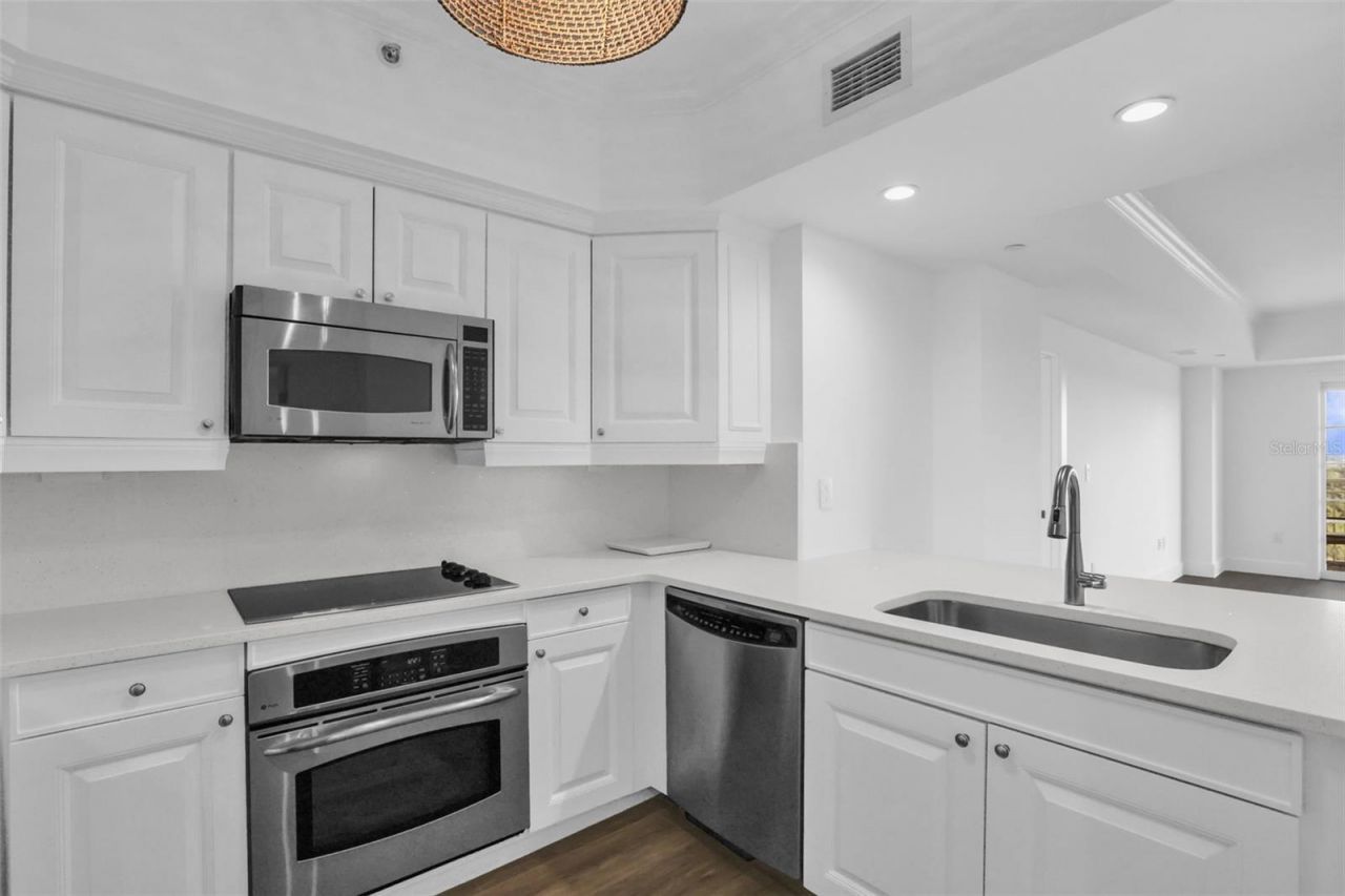7593 Gathering Drive, Unit 707, Reunion, FL 34747 Photo