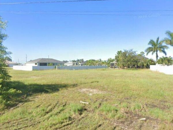 12 SW 25TH PLACE , CAPE CORAL, FL 33991