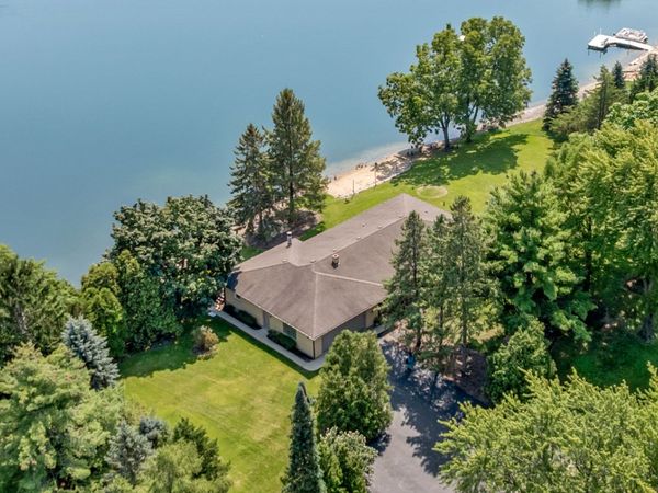 2720 N Bayview Lane, McHenry, IL 60051