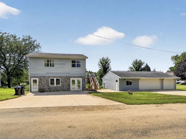 601 Sparks Street , Delmar, IA 52037