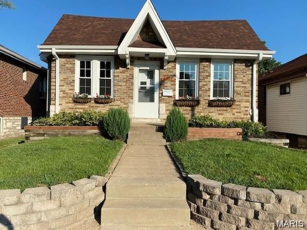 6805 Parkwood Place, St Louis, MO 63116