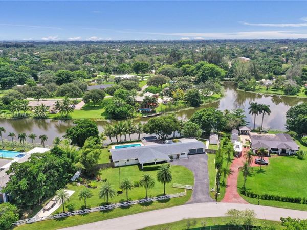10880 SW 25th St , Davie, FL 33324