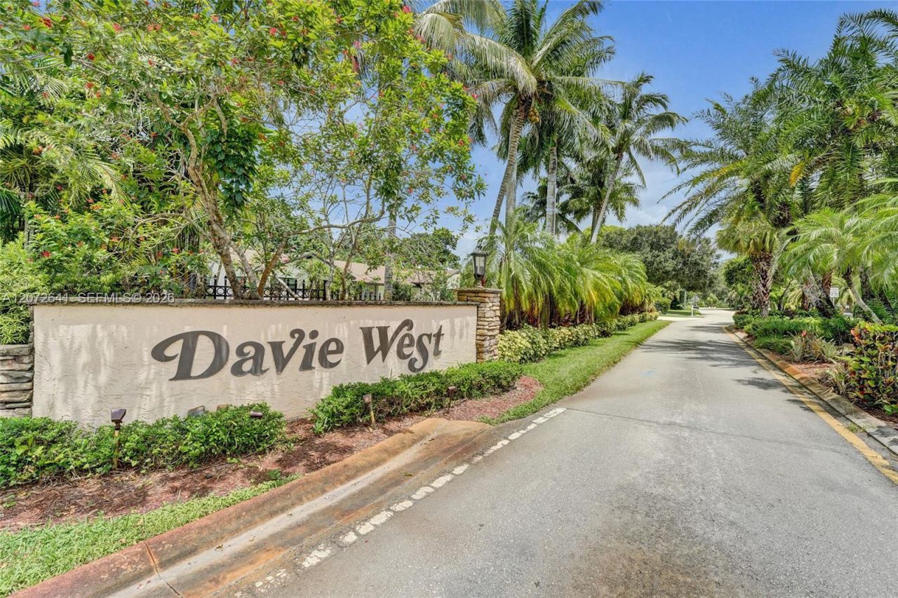 10880 SW 25th St, Davie, FL 33324 Photo