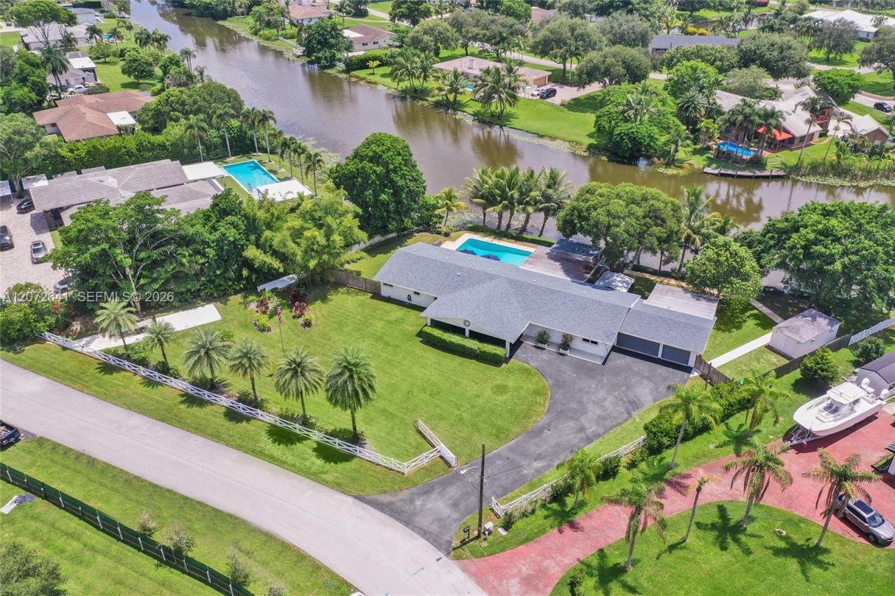 10880 SW 25th St, Davie, FL 33324 Photo