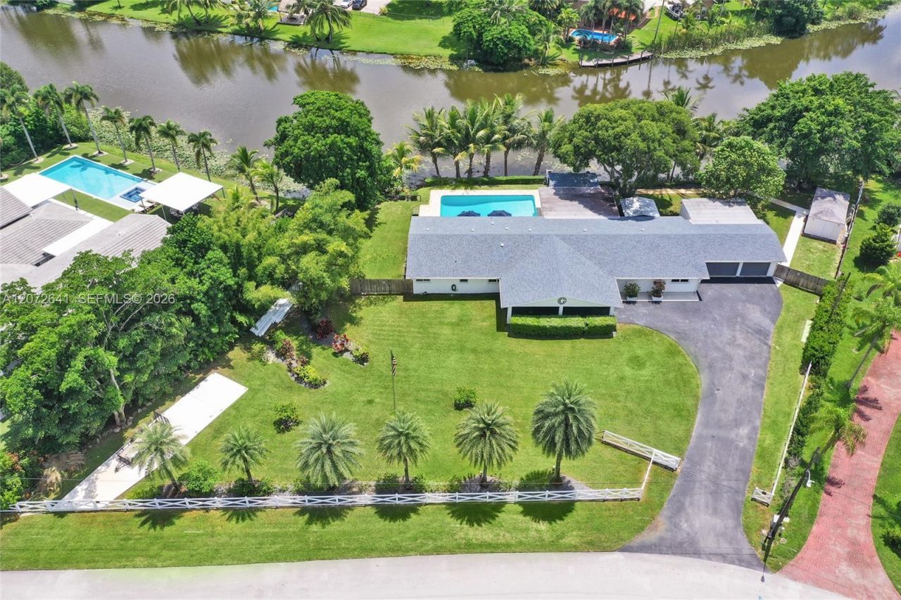 10880 SW 25th St, Davie, FL 33324 Photo