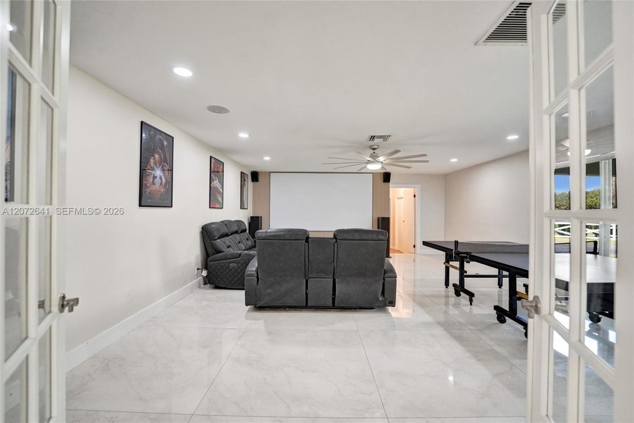 10880 SW 25th St, Davie, FL 33324 Photo