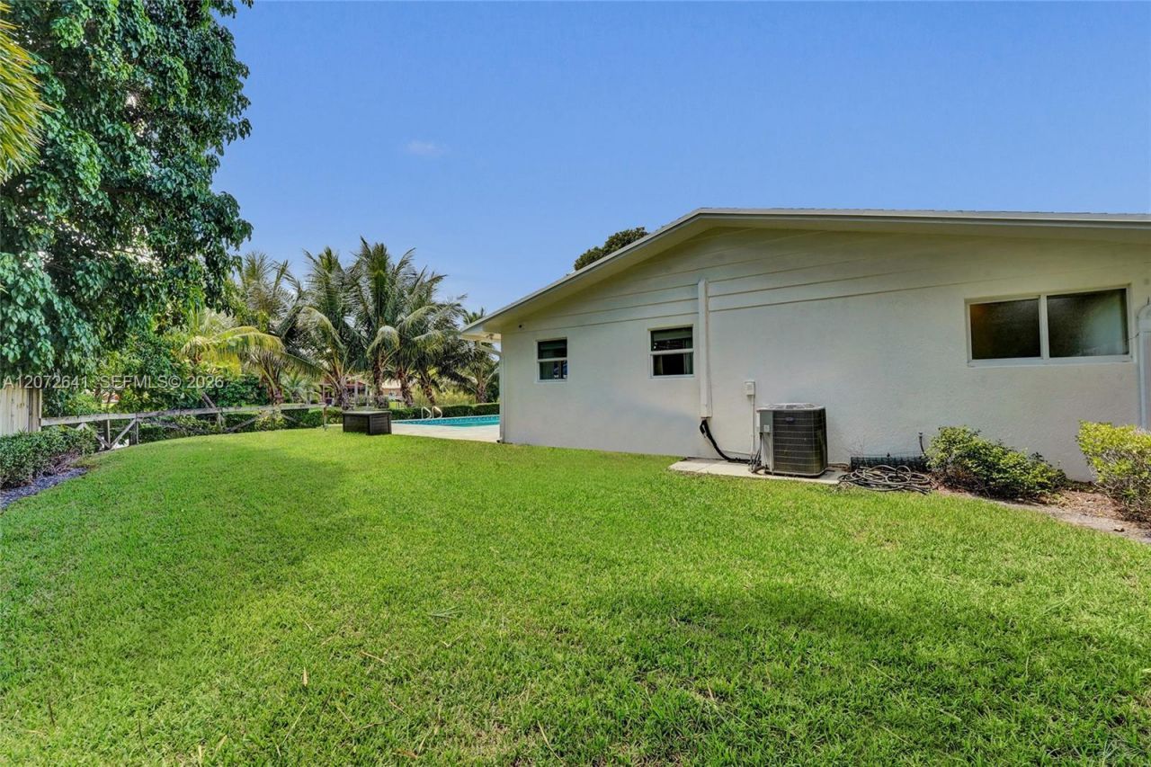 10880 SW 25th St, Davie, FL 33324 Photo