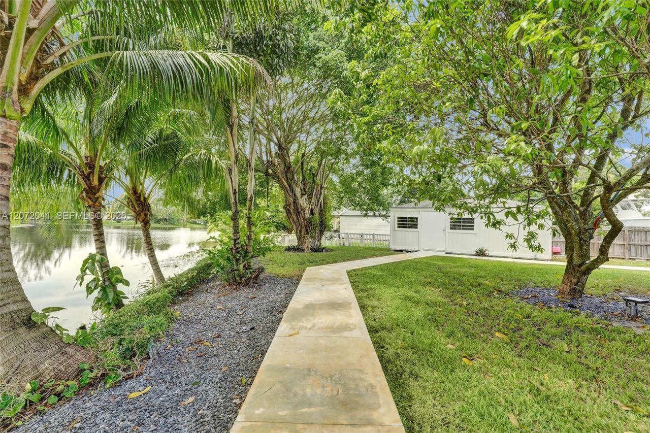 10880 SW 25th St, Davie, FL 33324 Photo
