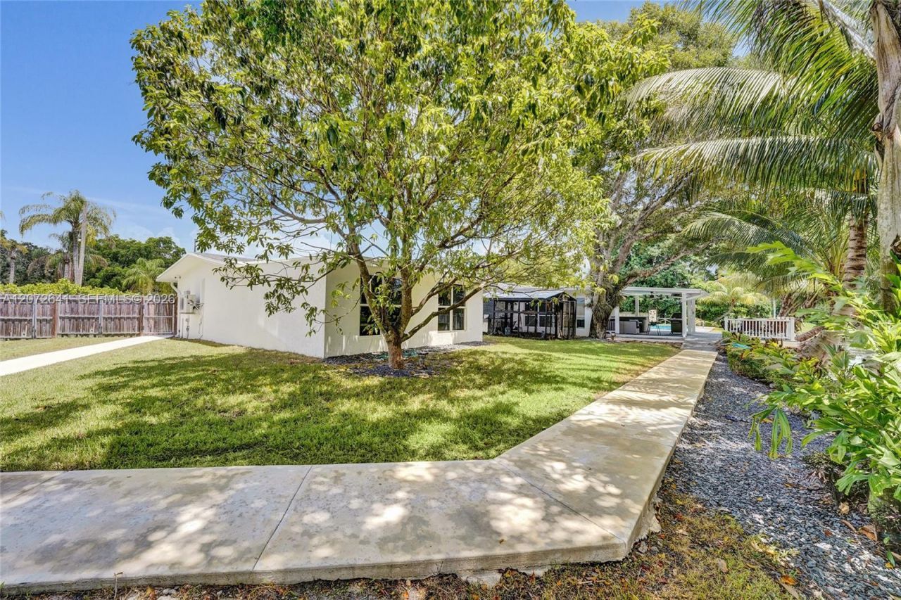 10880 SW 25th St, Davie, FL 33324 Photo