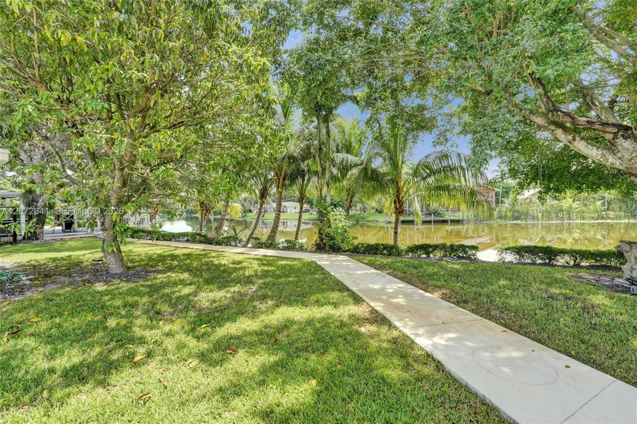 10880 SW 25th St, Davie, FL 33324 Photo