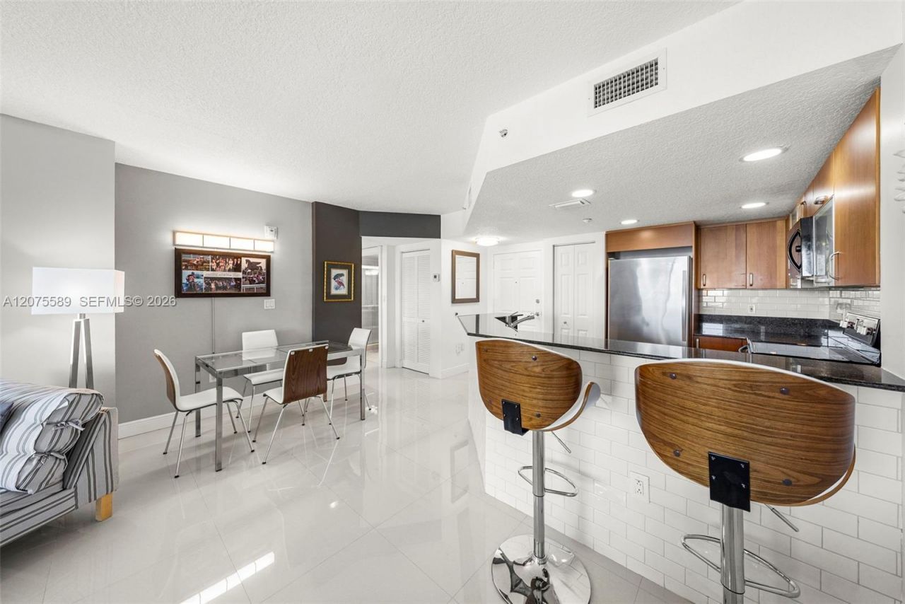 201 Golden Isles Dr , Unit 505, Hallandale Beach, FL 33009 Photo
