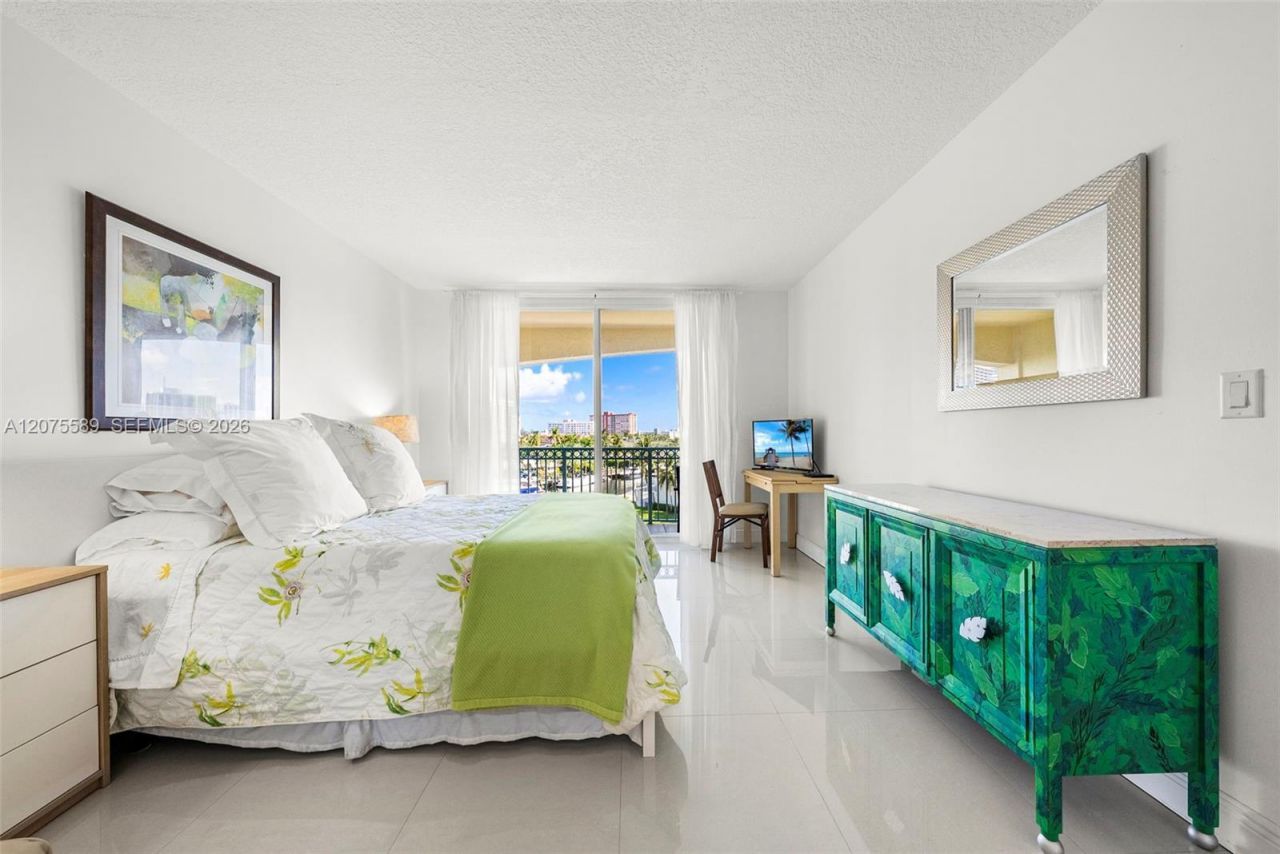 201 Golden Isles Dr , Unit 505, Hallandale Beach, FL 33009 Photo