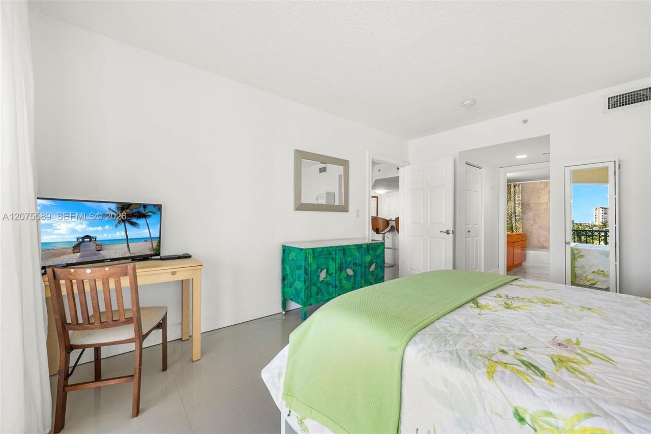 201 Golden Isles Dr , Unit 505, Hallandale Beach, FL 33009 Photo