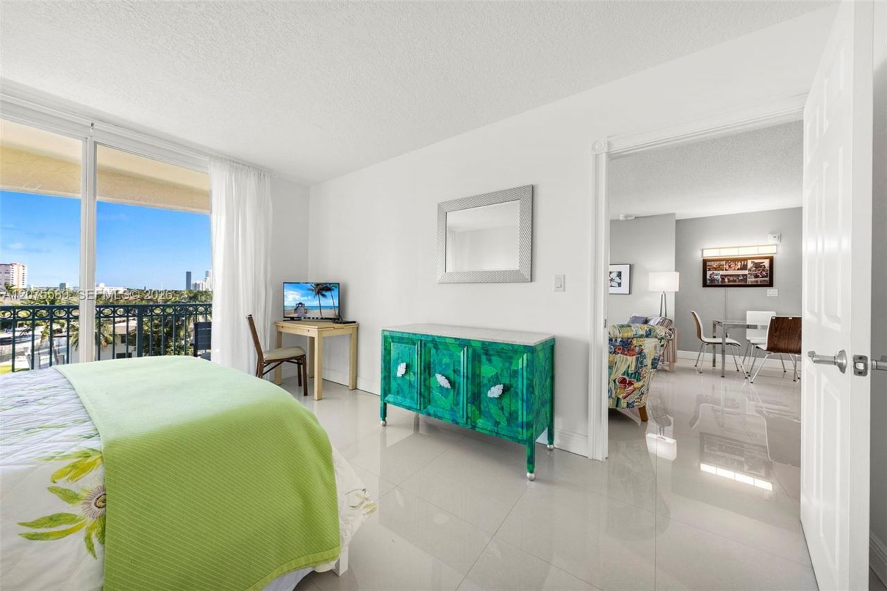 201 Golden Isles Dr , Unit 505, Hallandale Beach, FL 33009 Photo