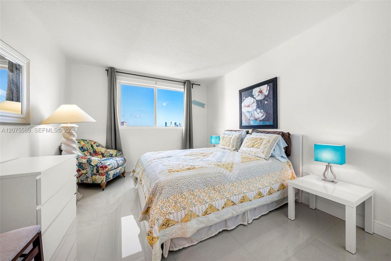 201 Golden Isles Dr , Unit 505, Hallandale Beach, FL 33009 Photo