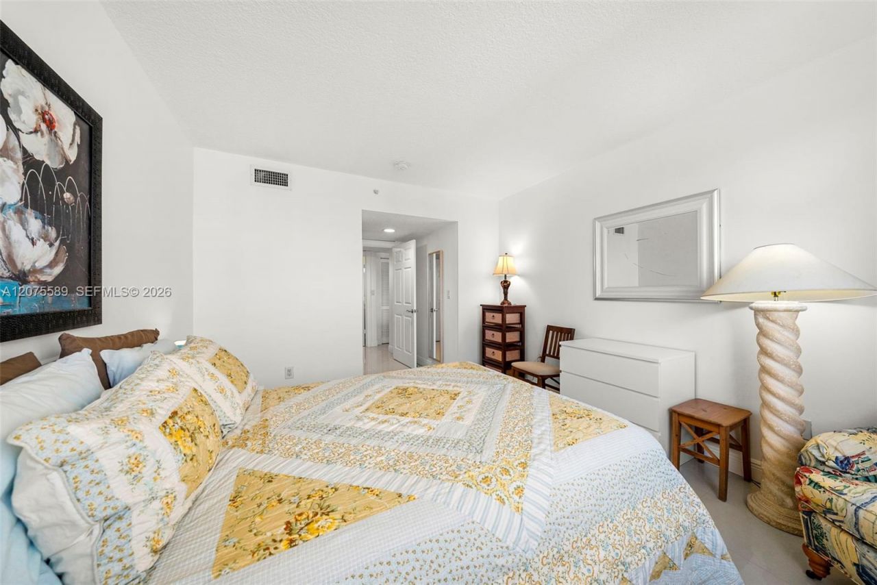 201 Golden Isles Dr , Unit 505, Hallandale Beach, FL 33009 Photo