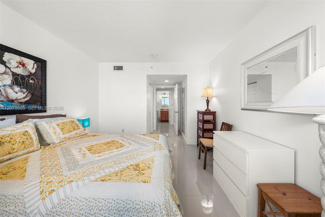 201 Golden Isles Dr , Unit 505, Hallandale Beach, FL 33009 Photo