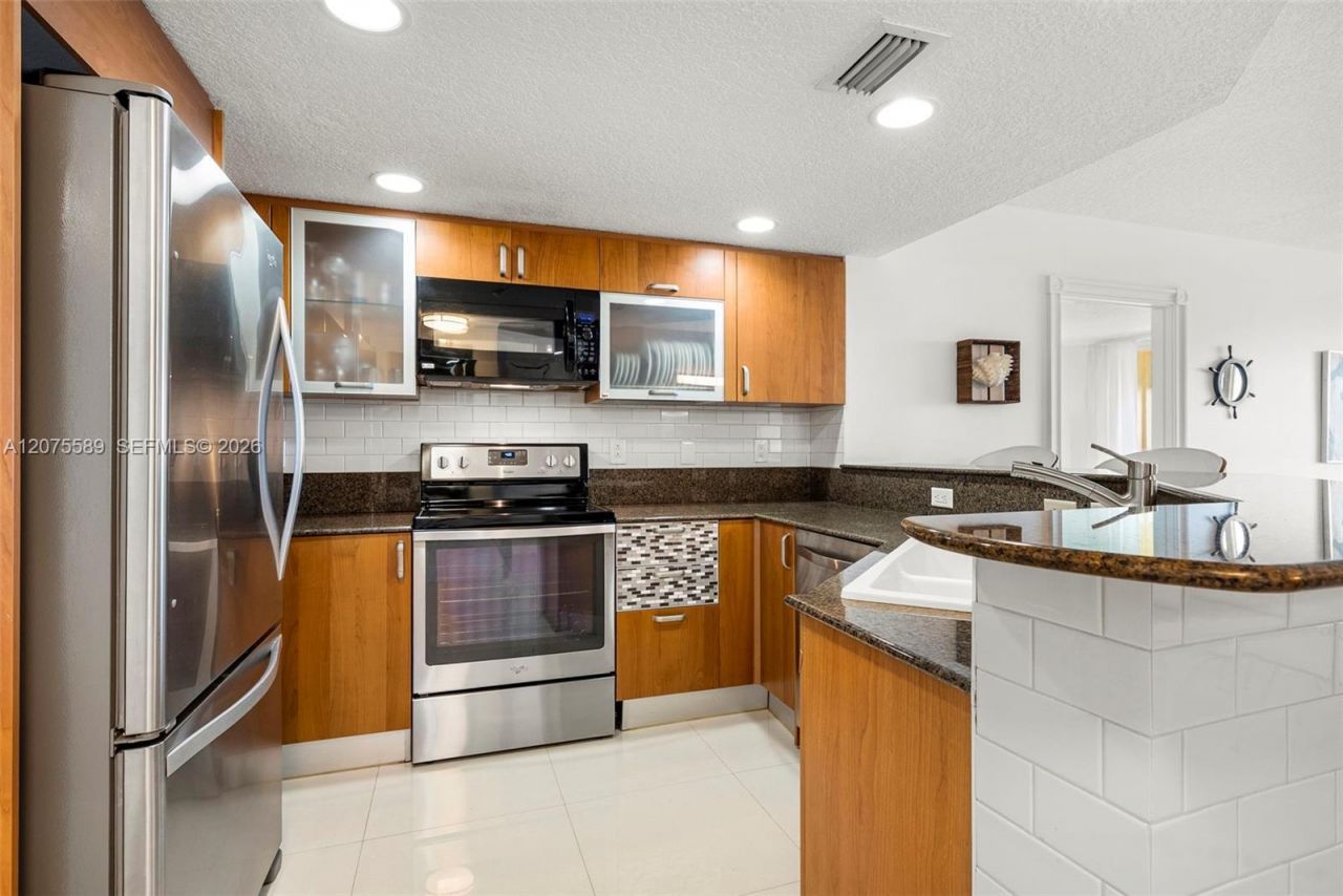 201 Golden Isles Dr , Unit 505, Hallandale Beach, FL 33009 Photo