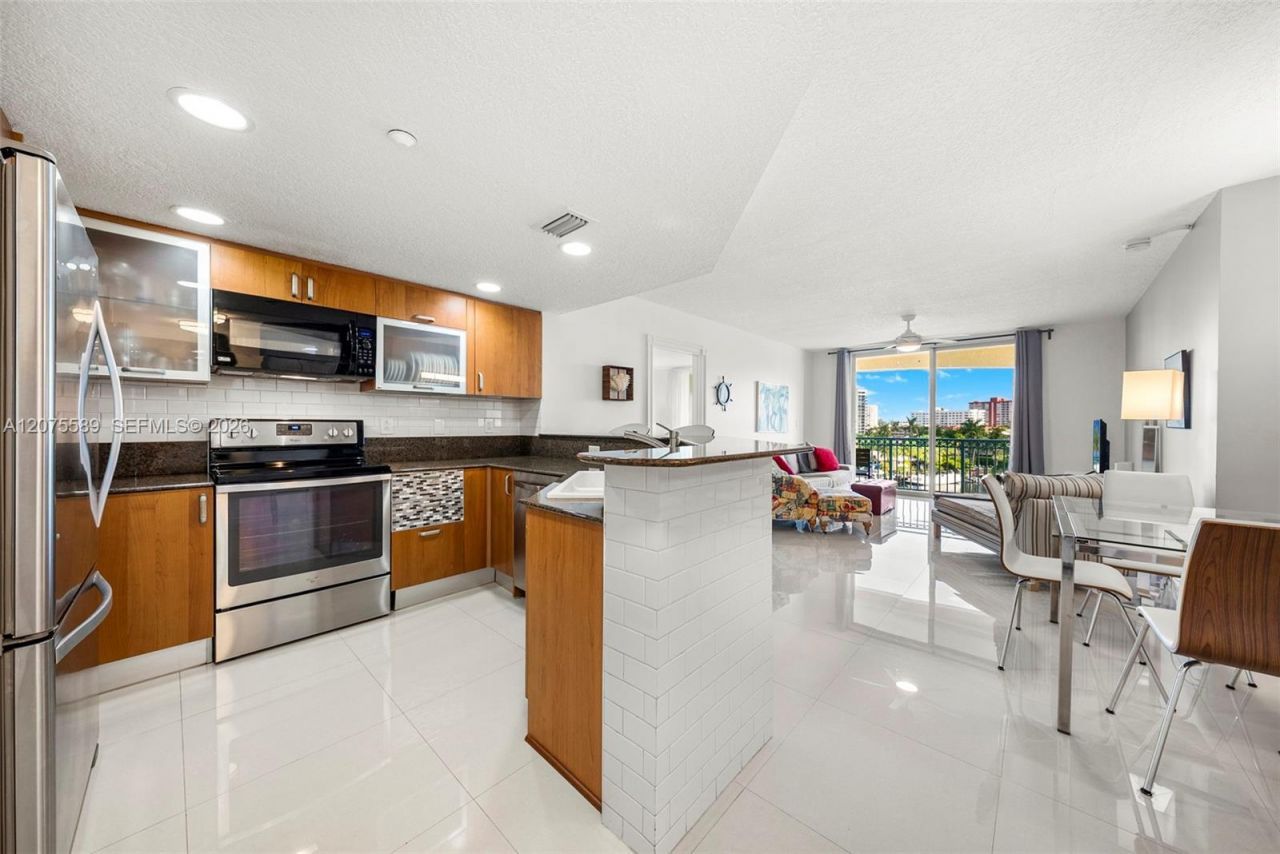 201 Golden Isles Dr , Unit 505, Hallandale Beach, FL 33009 Photo