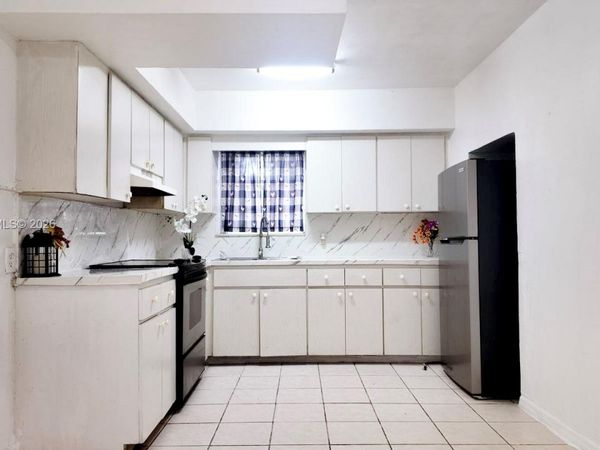 2367 NW 82nd St Miami , Miami, FL 33147
