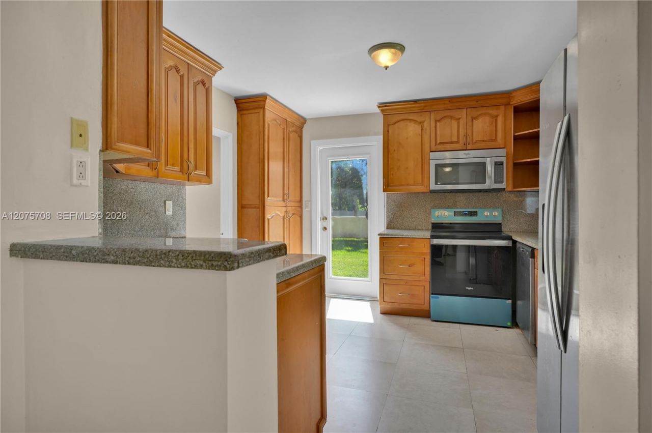 8775 SW 53rd Ct, Unit REAR, Miami, FL 33143 Photo