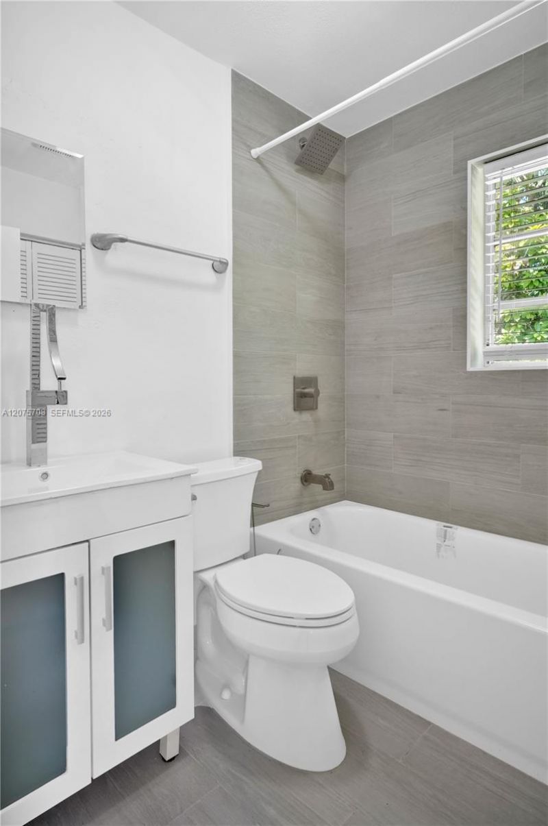 8775 SW 53rd Ct, Unit REAR, Miami, FL 33143 Photo