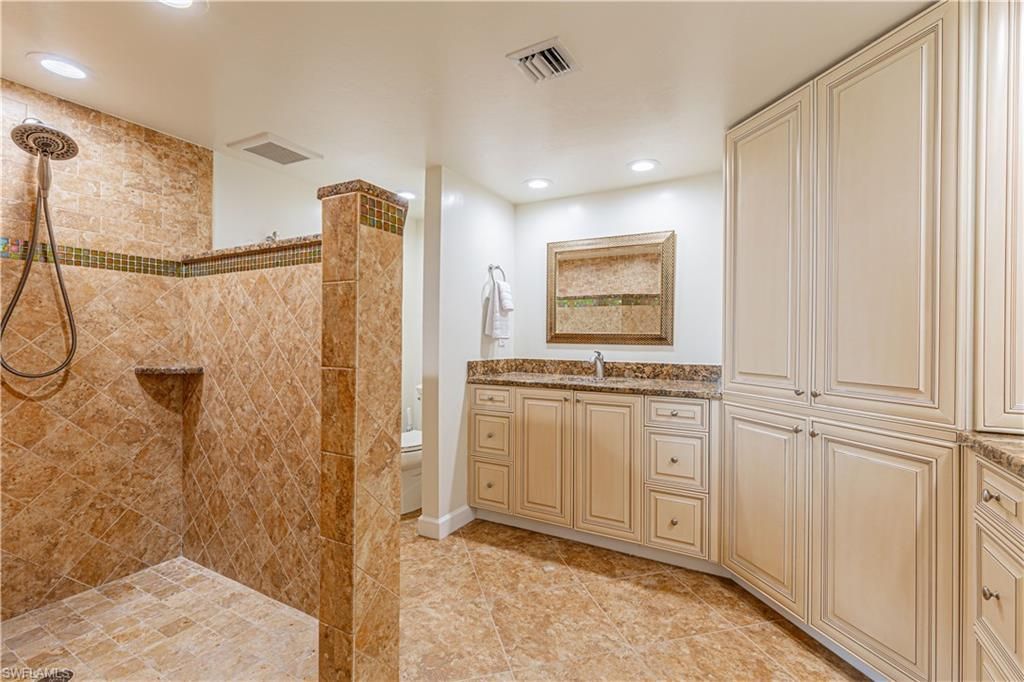 25 Bluebill Ave , Unit 301, Naples, FL 34108 Photo